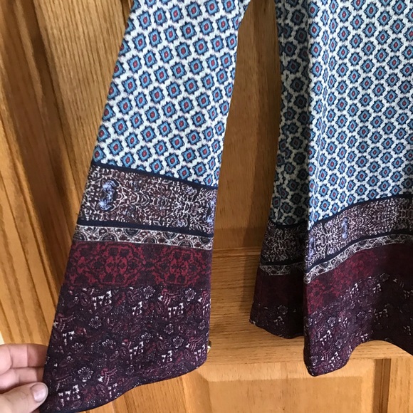 Living Doll   Beautiful long bell sleeved top - Picture 2 of 5